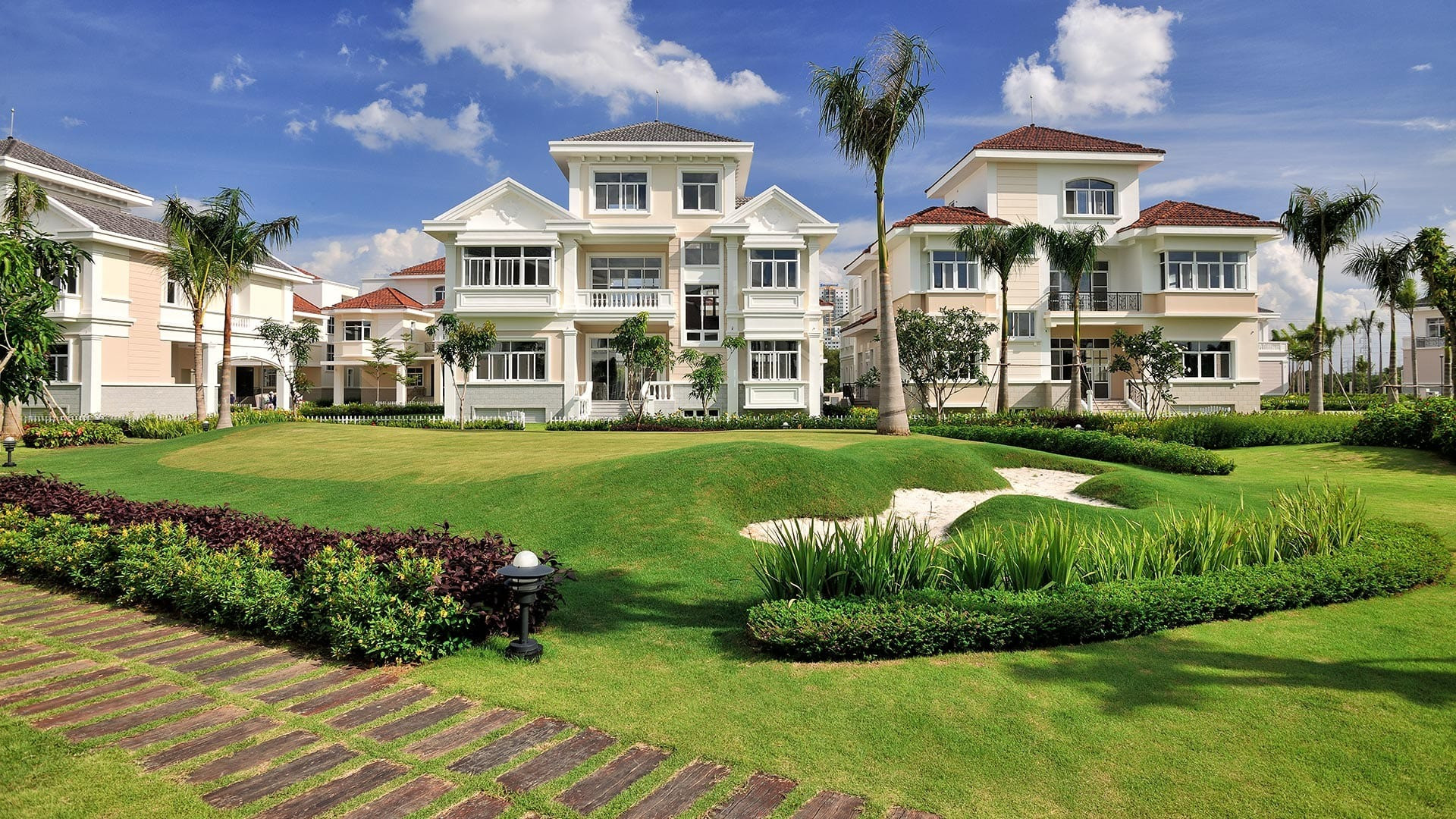 Biệt thự triệu đô của giảng viên đại học từng là hotgirl đình đám: Thuộc khu đắt đỏ nhất TP, an ninh cực nghiêm ngặt- Ảnh 2. Biệt thự triệu đô của giảng viên đại học từng là hotgirl đình đám: Thuộc khu đắt đỏ nhất TP, an ninh cực nghiêm ngặt- Ảnh 2.