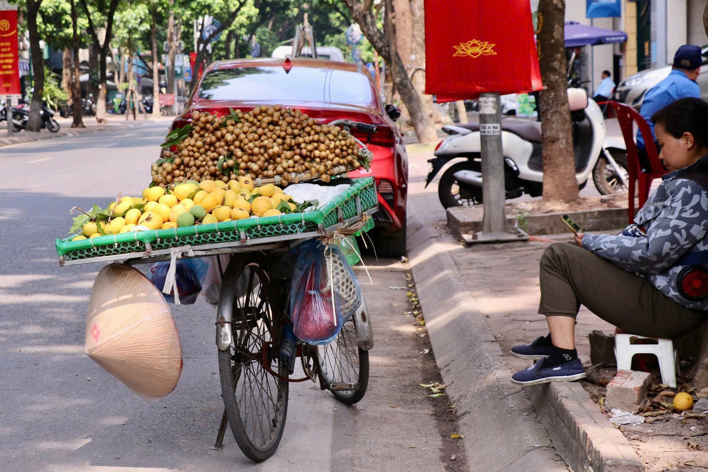 Xe hàng rong trên phố Phan Đình Phùng z6865863298099-3ccee61b21503193f6d5422fb3b7ec4e.jpg