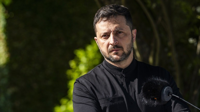 Tổng thống Ukraine Volodymyr Zelensky. (Ảnh: Getty Images) 68948cd985f54037ae02841e.jpg