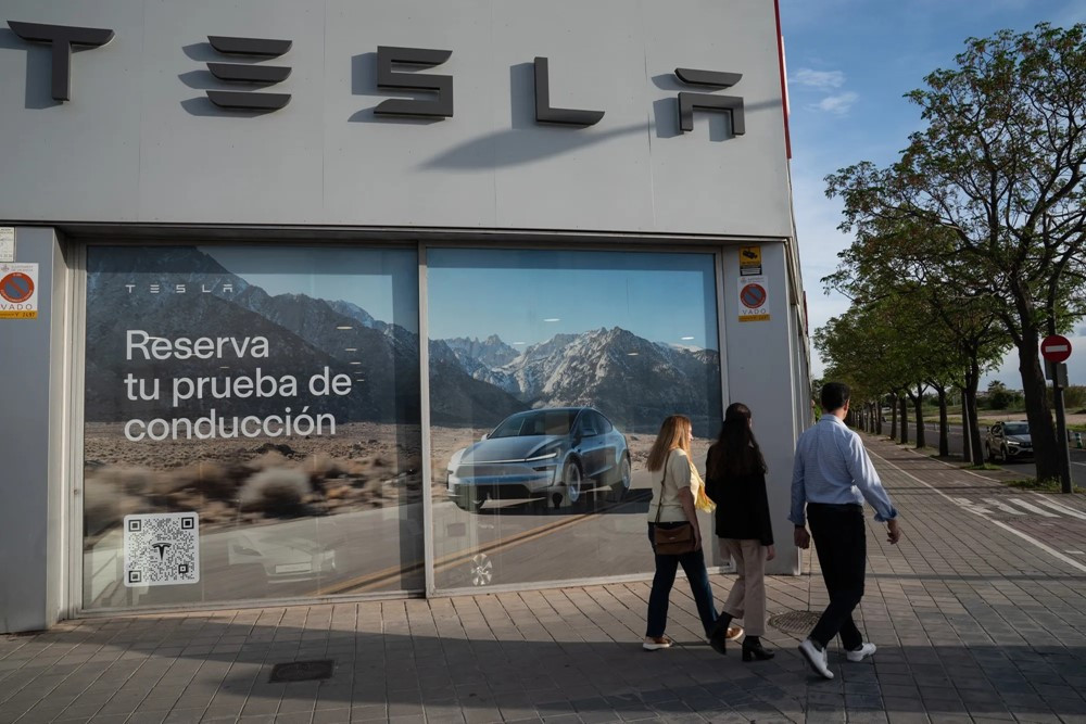 Buồn của Elon Musk: Tesla ‘khai tử’ dự án siêu máy tính AI vì nhân sự ồ ạt ra đi, chấm dứt tham vọng chip tự phát triển - ảnh 1