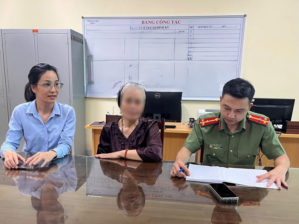 Bà H. yêu cầu rút tiết kiệm 450 triệu tại <a style='text-decoration: none;' href='/PGD'>PGD</a> VietinBank: Nhân viên cảnh giác, lập tức mời công an vào cuộc - ảnh 1