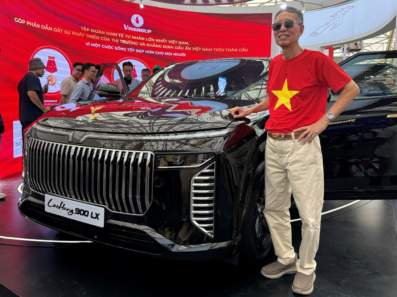 Ông Vũ Hoàng Nam (Hà Nội) cho rằng Lạc Hồng 900 LX rất xứng đáng để phục vụ các yếu nhân như nguyên thủ quốc tế. 2.jpg