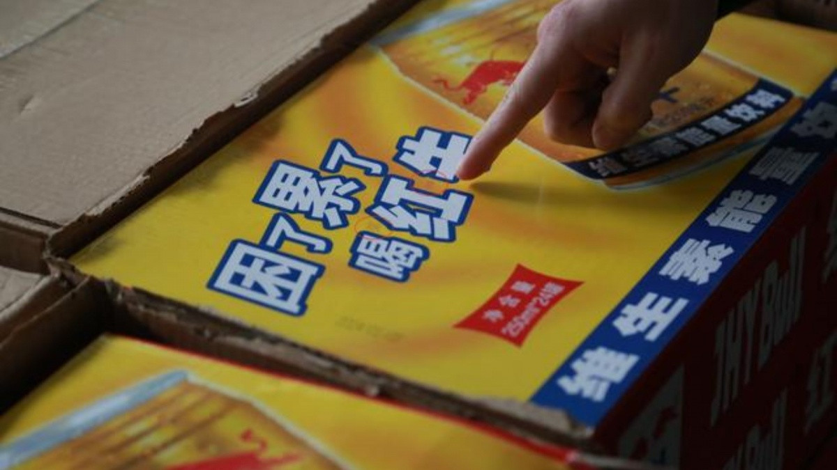 Nhận tin mật rồi đột kích 5 xưởng sản xuất quy mô lớn, công an triệt phá đường dây sản xuất nước ngọt Redbull giả, tịch thu hơn 160.000 lon quy mô 111 Nhận tin mật rồi đột kích 5 xưởng sản xuất quy mô lớn, công an triệt phá đường dây sản xuất nước ngọt Redbull giả, tịch thu hơn 160.000 lon quy mô 111