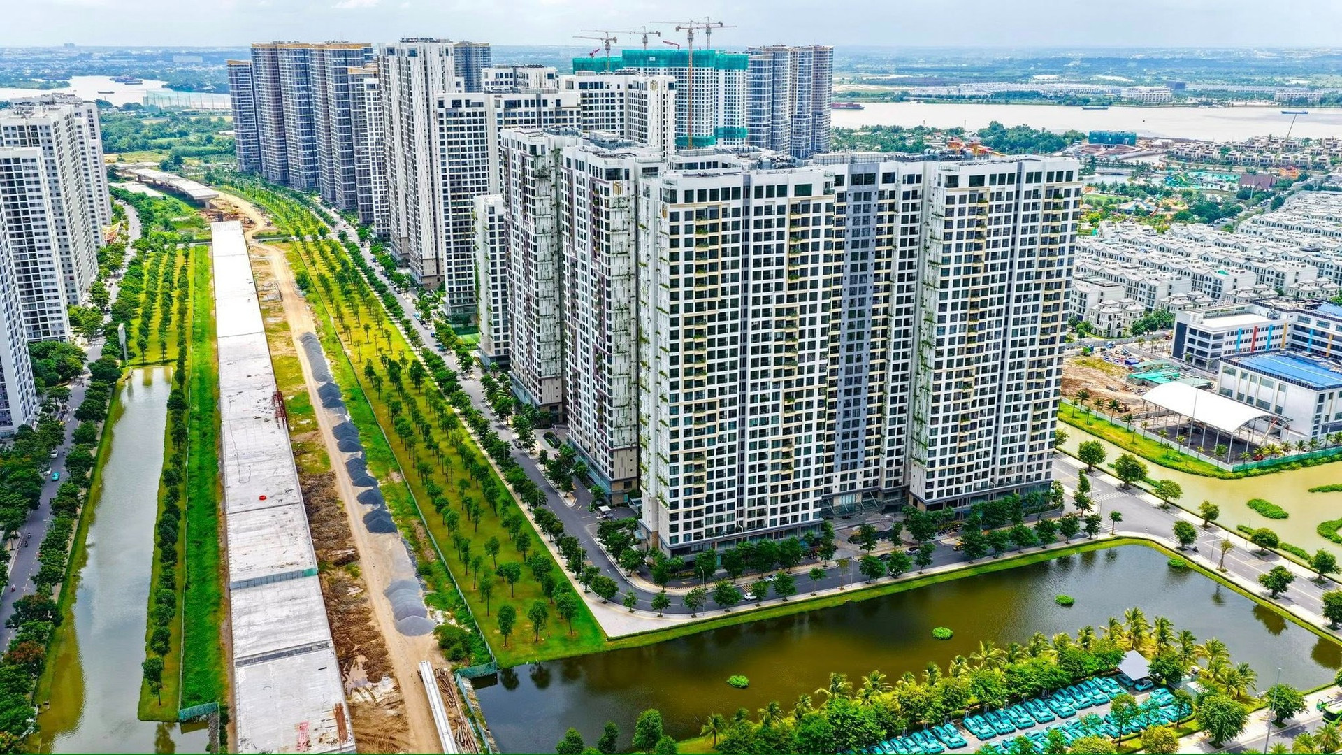 Thấy gì khi giá chung cư TP. HCM chạm ngưỡng nhà liền thổ?- Ảnh 1.
