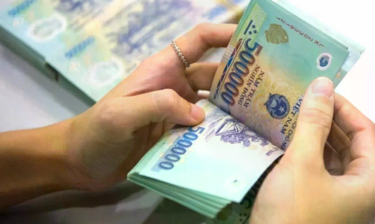 Các chế độ, phúc lợi ghi thành mục riêng trong hợp đồng lao động không phải là tiền lương làm căn cứ tính đóng BHXH bắt buộc. Ảnh minh họa. tien-luong-1753811725.jpg