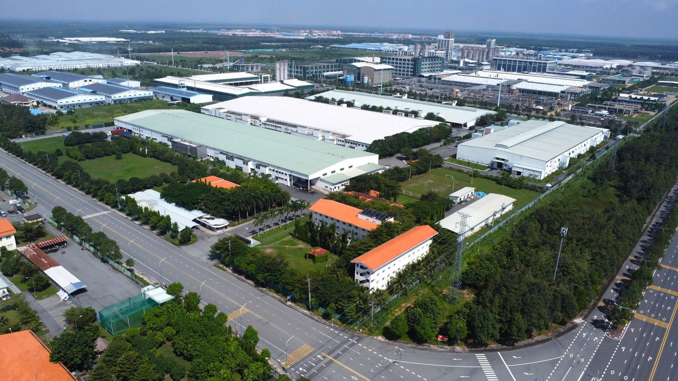 Ngày 10/9, đại diện UBND TPHCM cho biết, thành phố đang phát triển công nghiệp xanh, hướng tới một nền kinh tế xanh , bền vững và thân thiện với môi trường. Xã Bàu Bàng, phía Bắc của TPHCM được chọn là một trong những nơi phát triển, thu hút công nghiệp xanh. cong-nghiep.jpg