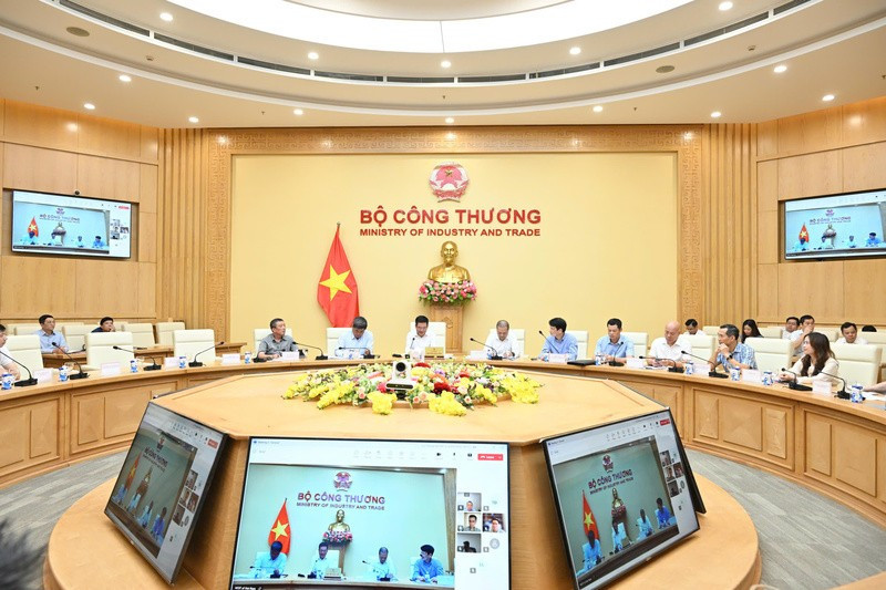Bộ Công Thương cho biết, việc các thị trường lớn giảm nhập khẩu khiến gần 500.000 tấn gạo của Việt Nam bị z69965499222917310cca22e95fd950e974ee770d9c04b-13412405.jpg