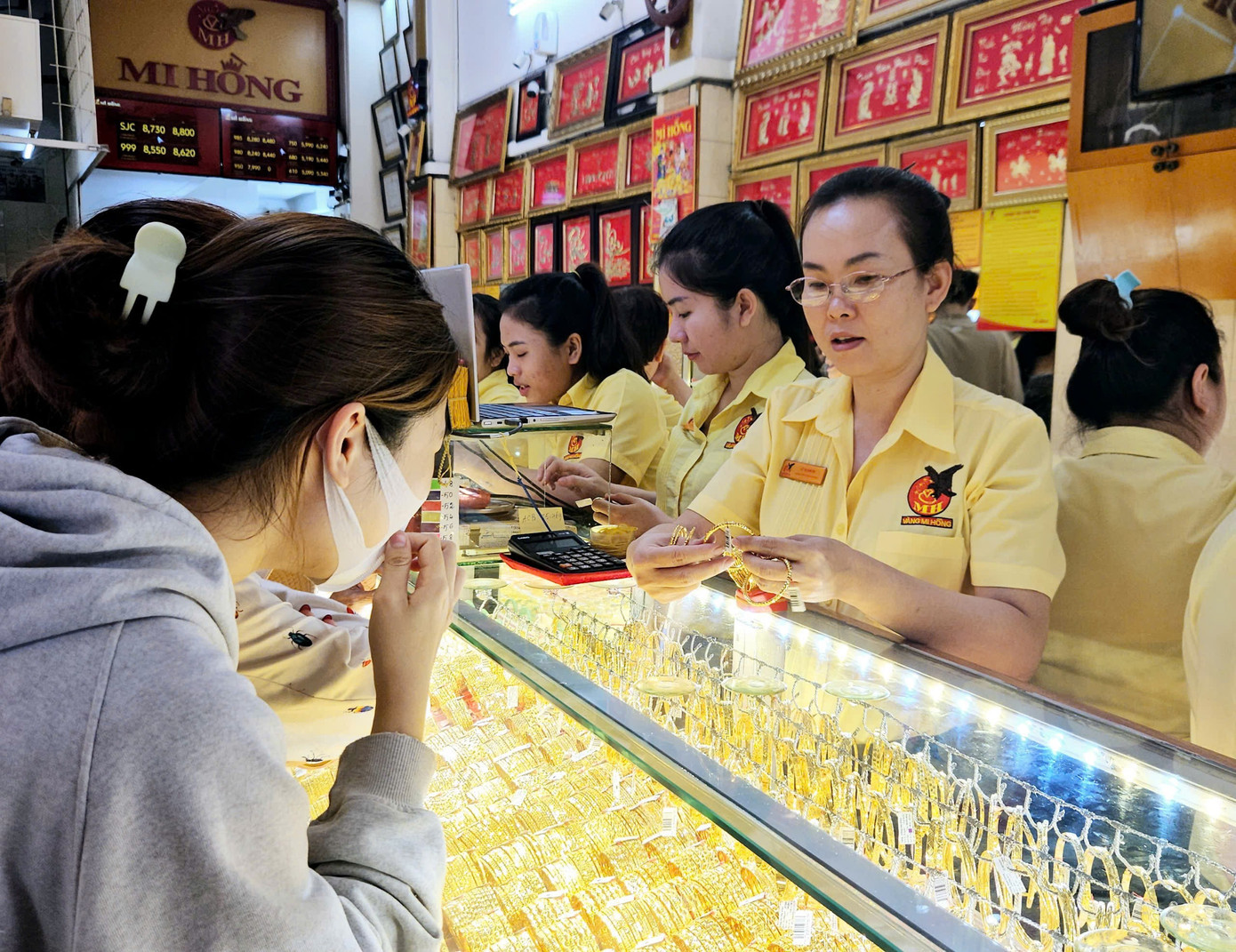 Giá vàng quay đầu giảm mạnh vào chiều nay. vvv.jpg