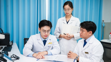 Tỷ phú Phạm Nhật Vượng bỏ 1.300 tỷ đồng để chiêu mộ bác sĩ nội trú: Miễn học phí hơn 900 triệu đồng/năm, cấp thêm 10 triệu/tháng