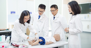 Tỷ phú Phạm Nhật Vượng mạnh tay chi 1.300 tỷ đào tạo BSNT: Học phí 932 triệu/năm được bao trọn, phụ cấp sinh hoạt 10 triệu VNĐ/tháng