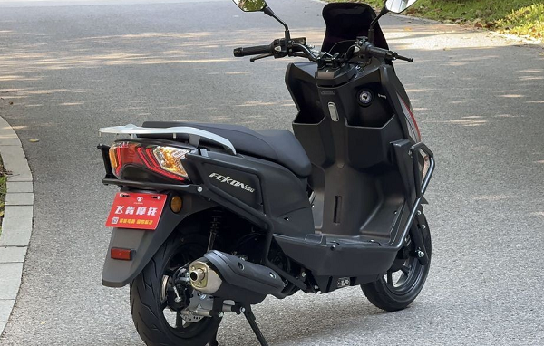 Mẫu 'xe ga quốc dân' 150cc vừa trình làng: Giá mềm từ 25,8 triệu, bình xăng 'khủng' chạy tới 600 km/ lần đổ Mẫu 'xe ga quốc dân' 150cc vừa trình làng: Giá mềm từ 25,8 triệu, bình xăng 'khủng' chạy tới 600 km/ lần đổ