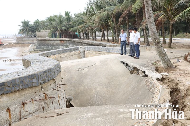 Ban bố tình trạng khẩn cấp tại bãi biển nổi tiếng của Thanh Hóa - ảnh 2