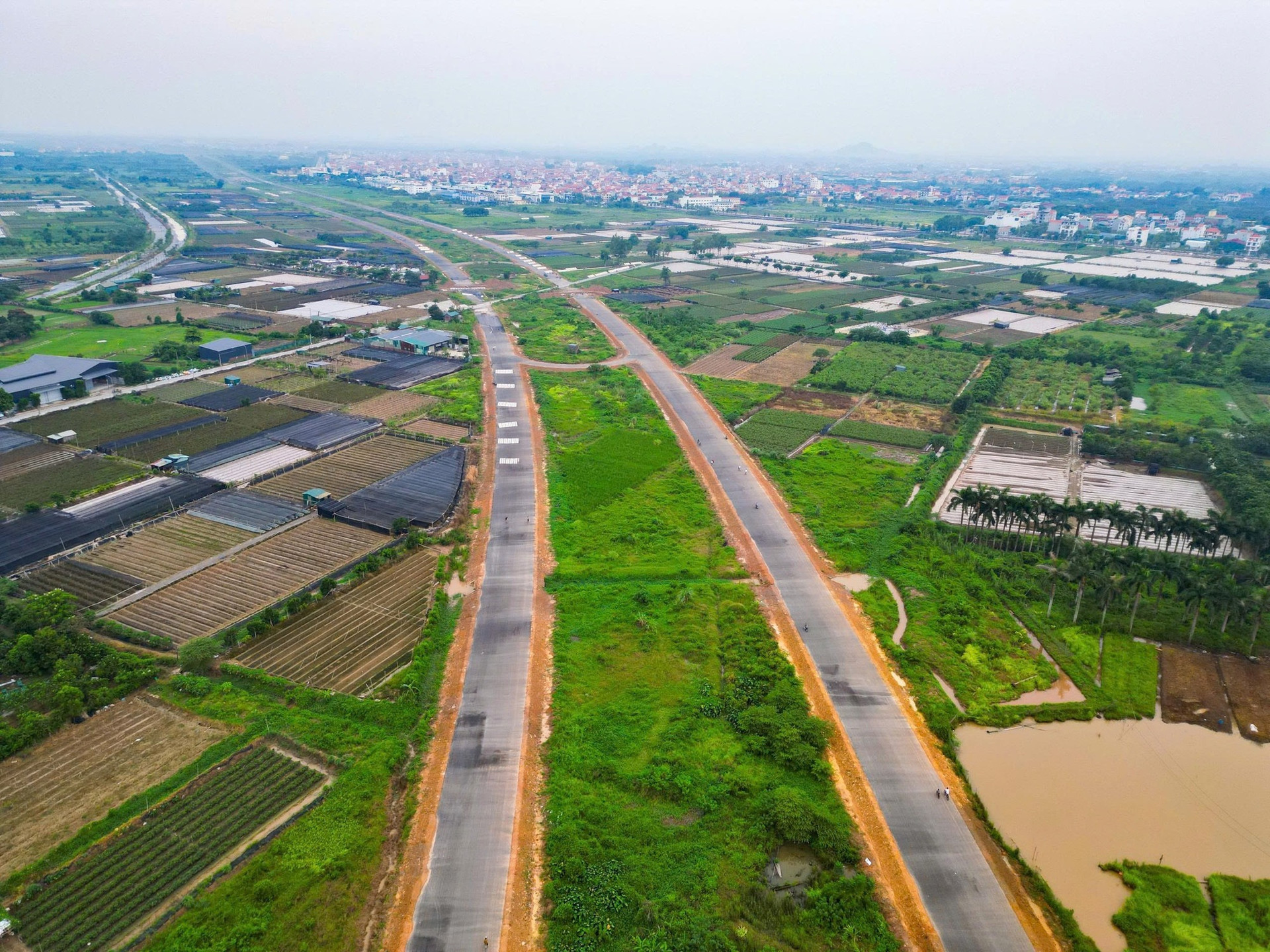 Tuyến Quốc lộ 32. Nguồn ảnh: Báo Tiền Phong Tuyến Quốc lộ 32. Nguồn ảnh: Báo Tiền Phong
