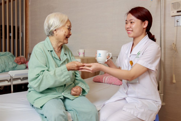 Bộ Chính trị xác định thời điểm thực hiện miễn viện phí toàn dân