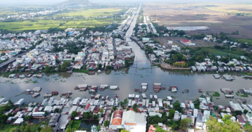 Kênh đào lớn nhất Việt Nam thời phong kiến, do 80.000 nhân công đào bằng tay trong suốt 5 năm, đánh thức vùng đất hoang hóa thành vựa lúa lớn nhất vùng ĐBSCL