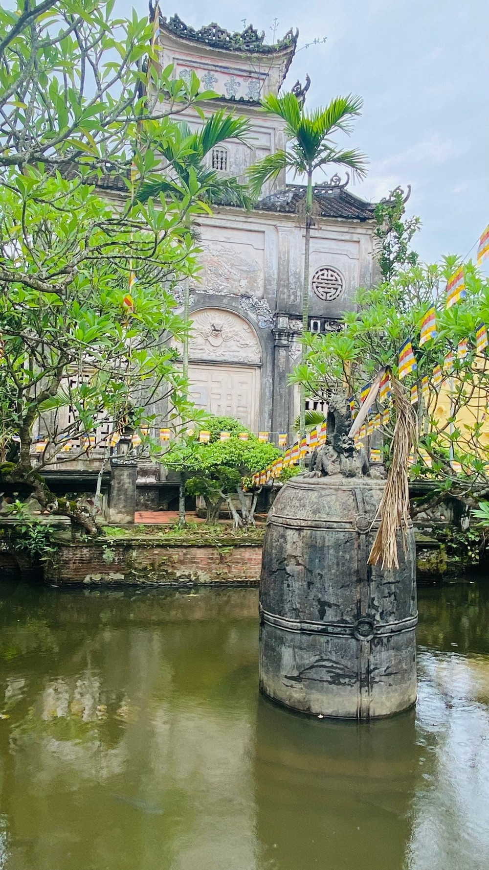 Ngôi chùa cổ gần nghìn năm tuổi được công nhận Di tích quốc gia đặc biệt, sở hữu 'báu vật' 9 tấn - ảnh 3