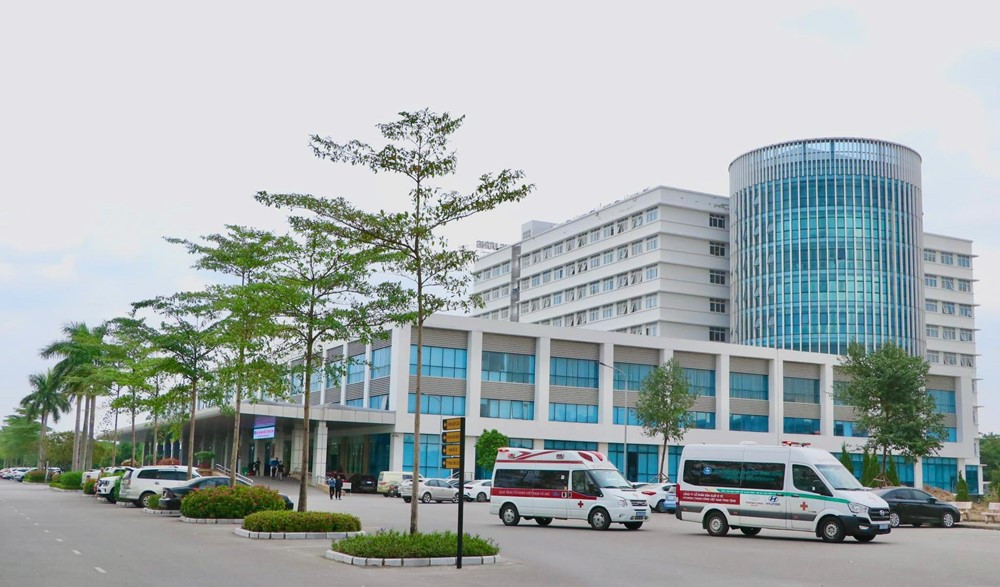 Bà H. đi khám bị người phụ nữ lạ dụ dỗ mua ‘củ thuốc thần’, Bệnh viện Nhiệt đới Trung ương phối hợp công an làm rõ - ảnh 2