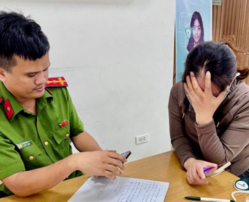 Chị M. đến Vietcombank rút 300 triệu tiền tiết kiệm, Công an nghe tin lập tức có mặt, yêu cầu ngừng giao dịch