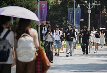 Mỹ siết nhập cư, Trung Quốc tung loại thị thực mới để hút nhân tài công nghệ