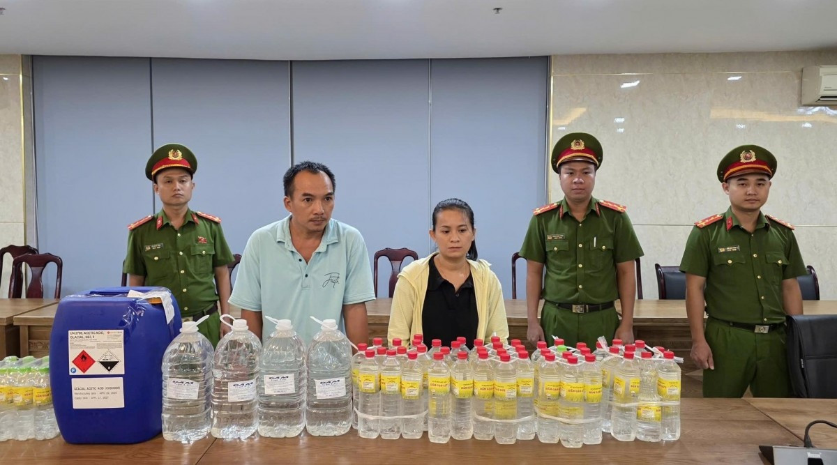 Hãi hùng hơn 30.000 lít giấm độc hại suýt tuồn ra thị trường ở Đà Nẵng Hãi hùng hơn 30.000 lít giấm độc hại suýt tuồn ra thị trường ở Đà Nẵng