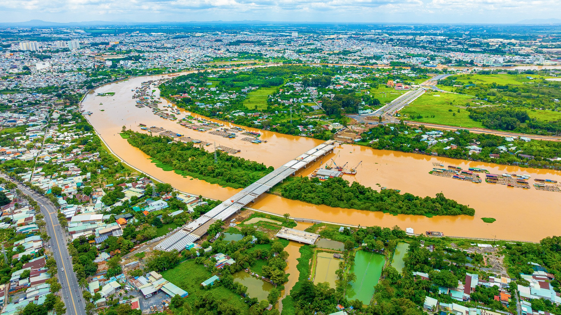 Đẩy nhanh tiến độ cây cầu hơn nghìn tỷ kết nối trung tâm tỉnh Đồng Nai với siêu dự án 72.000 tỷ- Ảnh 2. Đẩy nhanh tiến độ cây cầu hơn nghìn tỷ kết nối trung tâm tỉnh Đồng Nai với siêu dự án 72.000 tỷ- Ảnh 2.