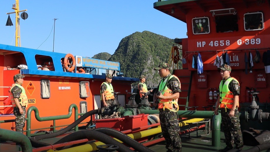 Lực lượng chức năng phát hiện vụ lợi dụng loại hình tạm nhập tái xuất để sang mạn trái phép hơn 200.000 lít xăng dầu đưa vào tiêu thụ nội địa trên vùng biển Hải Phòng. tam-nhap-tai-xuat.png