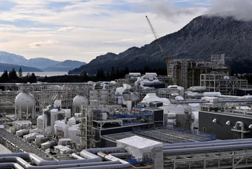 Láng giềng Mỹ bơm tiền cho loạt dự án lớn nhằm bù đắp thiệt hại từ thuế quan