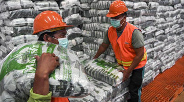 Nền kinh tế lớn nhất Đông Nam Á bất ngờ hoãn nhập khẩu 1,2 triệu tấn đường: Chuyện gì đã xảy ra?