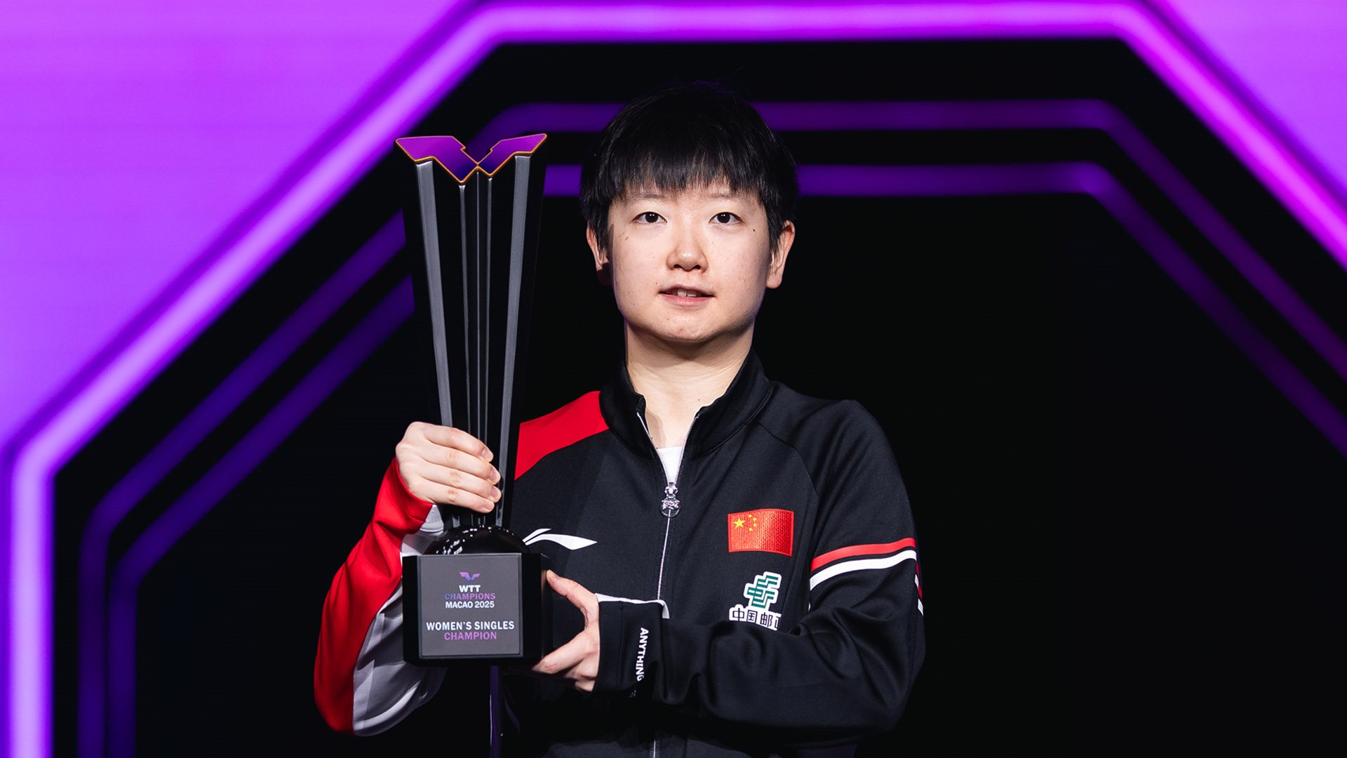 award-ceremony-women-s-singles_wtt-champions-macao-2025_day-6_cr1_3161_9fbe4600-1cd0-4762-a9a7-0541026886c1.png