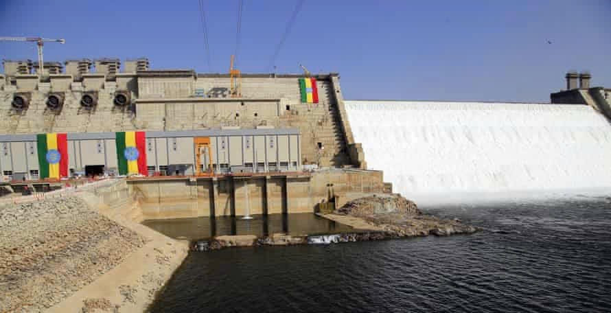 Quốc gia bất ngờ ‘dẫn đầu’ cuộc đua xe điện dù 50% dân số không có điện để dùng - ảnh 2