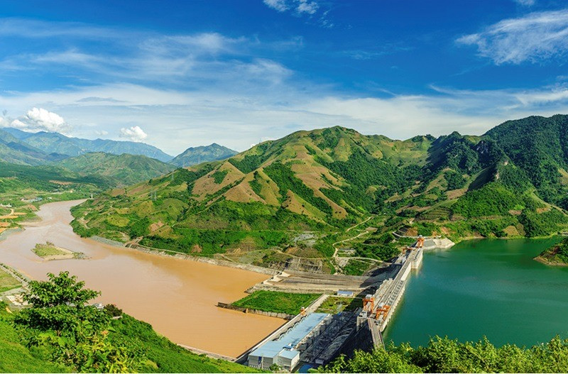 Đập thủy điện lớn nhất Việt Nam: Là công trình thế kỷ trên sông Đà và hàng đầu Đông Nam Á- Ảnh 1.