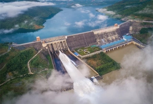 Đập thủy điện lớn nhất Việt Nam: Là công trình thế kỷ trên sông Đà và hàng đầu Đông Nam Á- Ảnh 2.