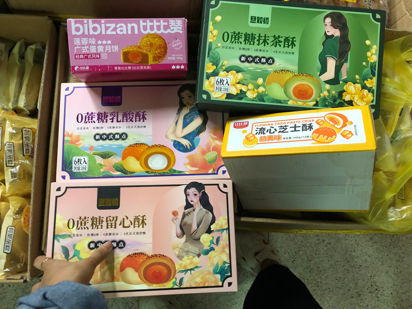 Bánh trung thu của nước ngoài khi lưu hành cần có tem phụ bằng tiếng Việt z4673875589626-27560ac3b25d73772f4a84b5edf37dd2.jpg