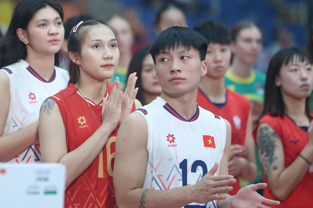 Tuyển thủ bóng chuyền nổi tiếng Việt Nam giải nghệ ở tuổi 19 - ảnh 1