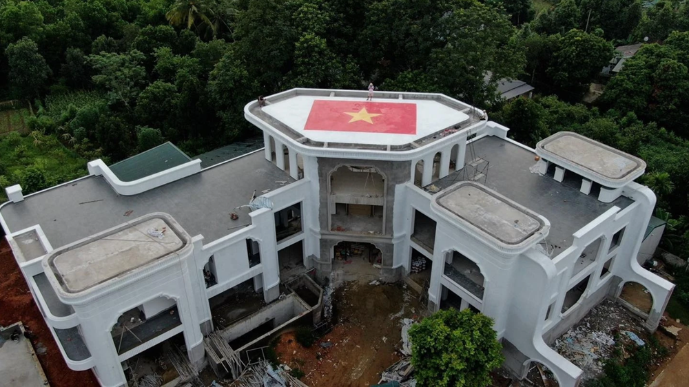 Tài sản của ‘chủ tịch giả nghèo’ trước khi bị khởi tố: Cơ ngơi 50 tỷ làm phim trường, thu nhập 20 tỷ/năm từ hệ sinh thái YouTube - ảnh 6