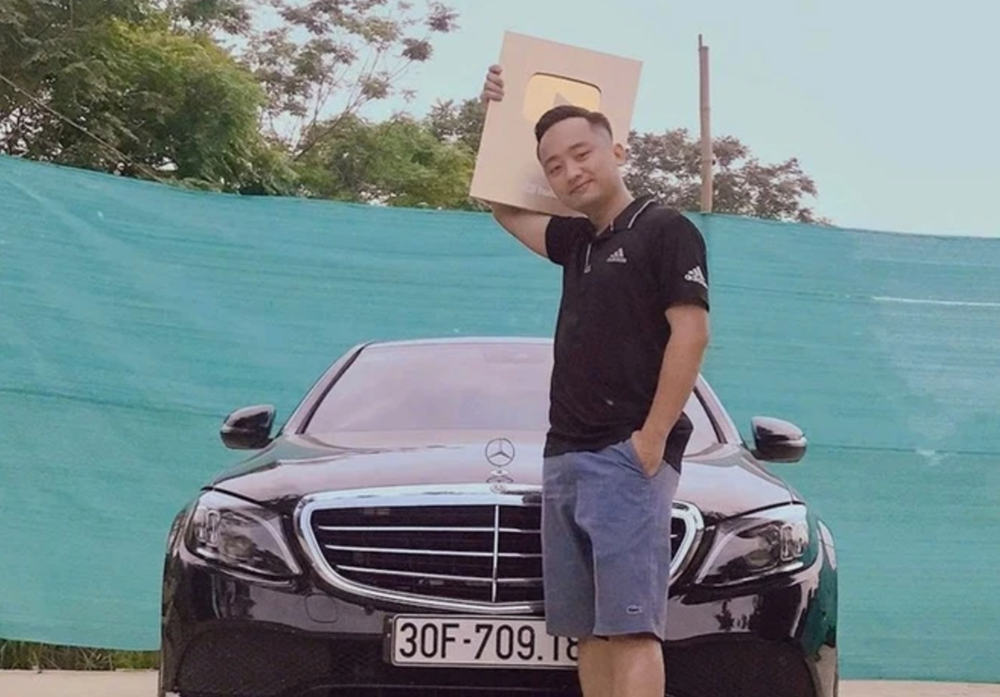 Tài sản của ‘chủ tịch giả nghèo’ trước khi bị khởi tố: Cơ ngơi 50 tỷ làm phim trường, thu nhập 20 tỷ/năm từ hệ sinh thái YouTube - ảnh 8