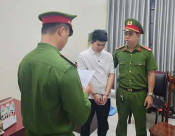 Bắt 'ông chủ vựa chim cảnh' Đặng Quang Hiền