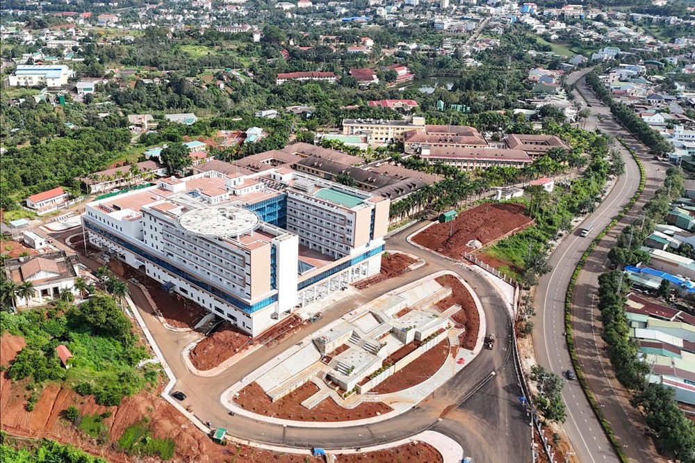 Cận cảnh bệnh viện trăm tỷ có bãi đáp trực thăng đầu tiên ở tỉnh rộng nhất Việt Nam - ảnh 3