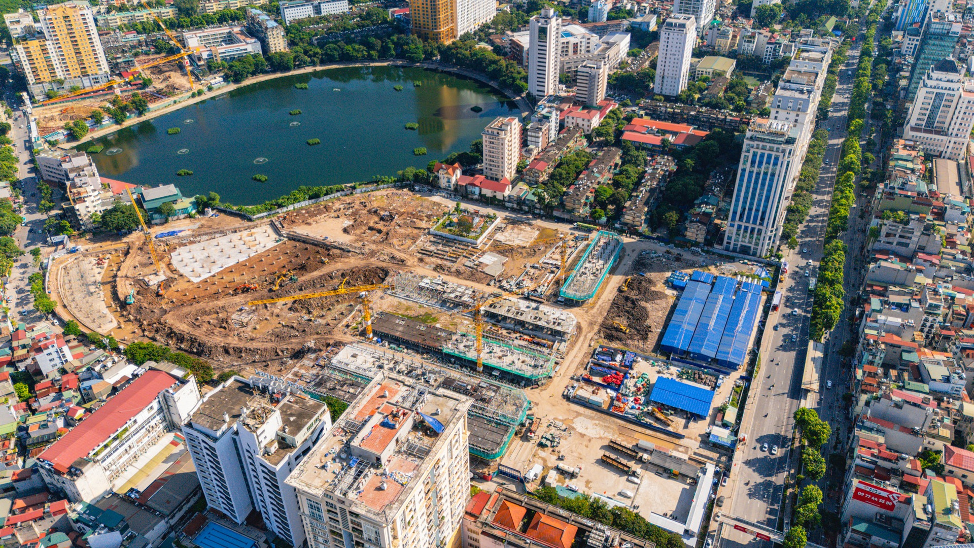 Công trường nhộn nhịp tại dự án bất động sản xa xỉ bậc nhất Thủ đô của Vinhomes- Ảnh 1. Công trường nhộn nhịp tại dự án bất động sản xa xỉ bậc nhất Thủ đô của Vinhomes- Ảnh 1.