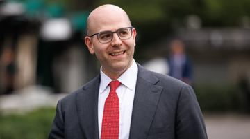 Đêm trước quyết định lãi suất, ông Trump thành công 'cài người' Nhà Trắng vào Fed: Chuyện gì xảy ra?