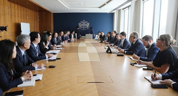 Hôm nay, Bộ Tài chính và UBCK có cuộc họp quan trọng tại Vương quốc Anh về nâng hạng thị trường