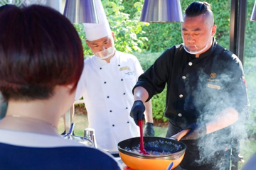 Quá ế ẩm, khách sạn 5 sao mở quầy bán đồ ăn vỉa hè để có thể sống sót