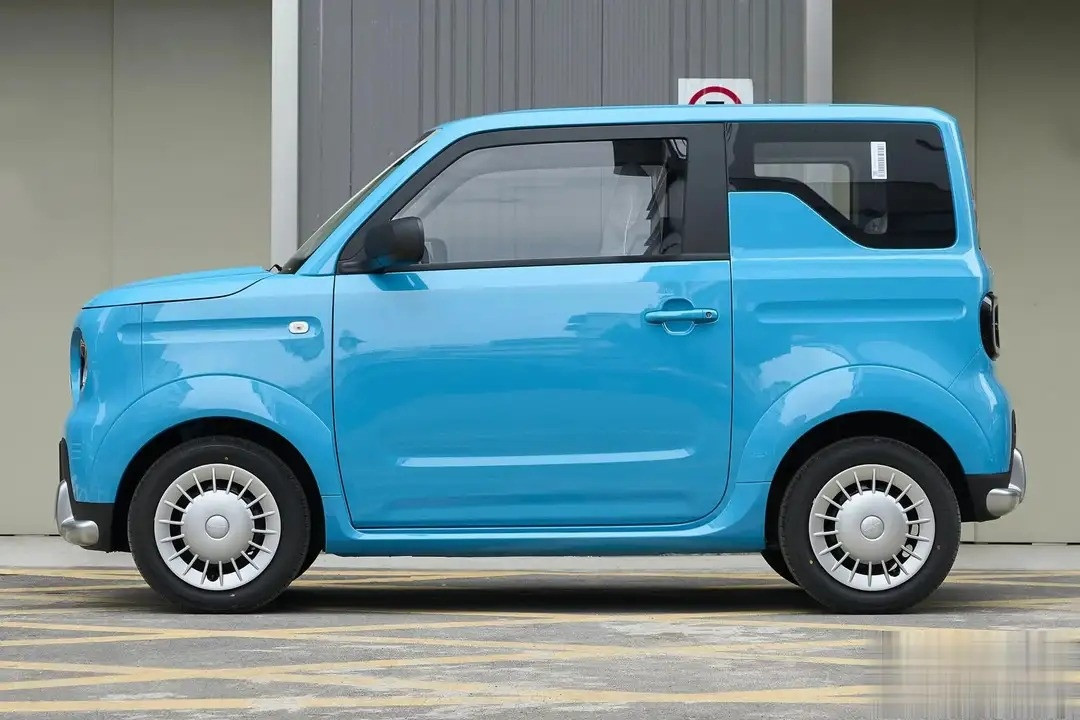 Geely vừa ra mắt xe điện siêu nhỏ, giá chưa tới 200 triệu, thách thức ngôi vương Wuling Mini EV