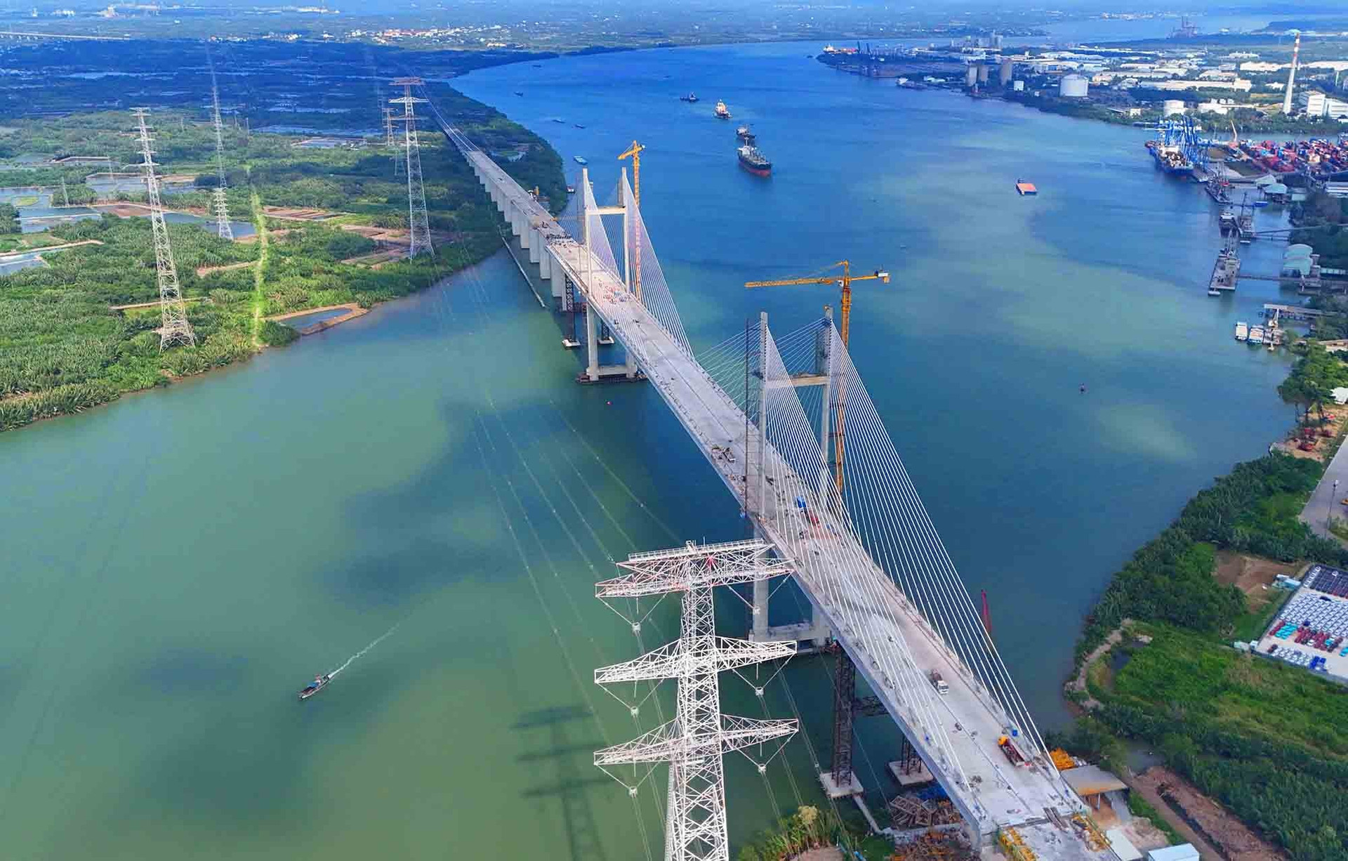 Sắp hoàn thiện cầu dây văng tĩnh không cao nhất Việt Nam, kết nối đến siêu sân bay 16 tỷ USD- Ảnh 1.