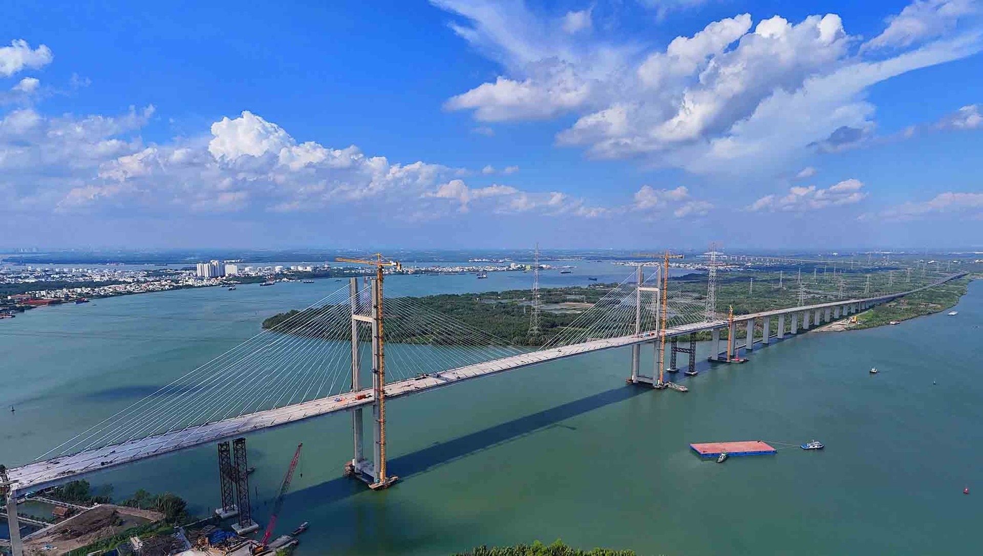 Sắp hoàn thiện cầu dây văng tĩnh không cao nhất Việt Nam, kết nối đến siêu sân bay 16 tỷ USD- Ảnh 2.