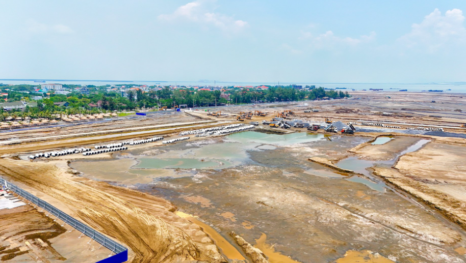 Hiện trạng siêu đô thị lấn biển 9 tỷ USD do Vingroup đầu tư sau 5 tháng khởi công- Ảnh 4. Hiện trạng siêu đô thị lấn biển 9 tỷ USD do Vingroup đầu tư sau 5 tháng khởi công- Ảnh 4.