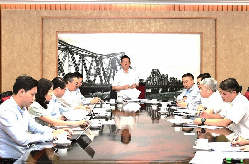 Phó Thủ tướng yêu cầu minh bạch giá vàng, nghiên cứu thành lập sàn vàng