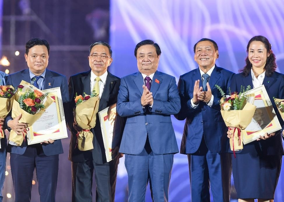 Vingroup ghi dấu ấn tại Triển lãm thành tựu đất nước với giải thưởng 