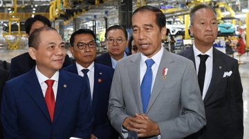 Hãng xe của tỷ phú Phạm Nhật Vượng quyết ra chiêu 'táo bạo' tại nơi là 'con gà chọi của phương Đông', ưu đãi lớn