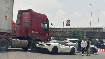 Siêu xe Ferrari 488 từng va chạm xe đầu kéo: Chủ cũ là một hoa hậu, rao bán với giá rất rẻ